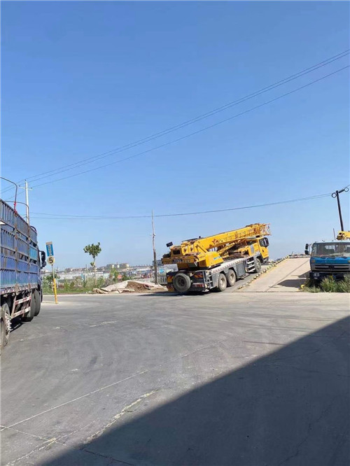 康马县25吨吊车的租赁价格大概是多少？